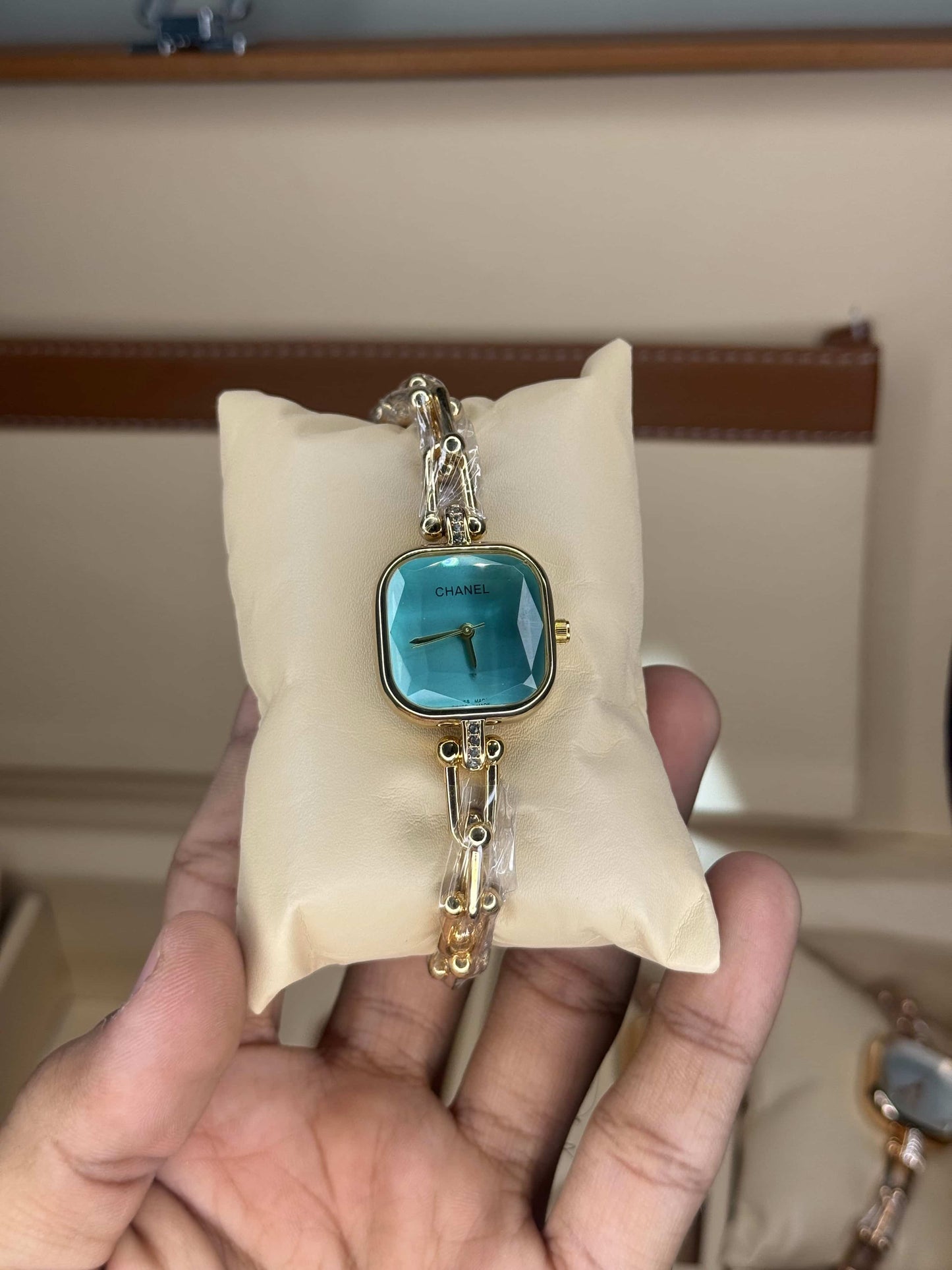 Chane l Paris Diamond Cut Gold-TIf..fanY Ladies Premium Watch