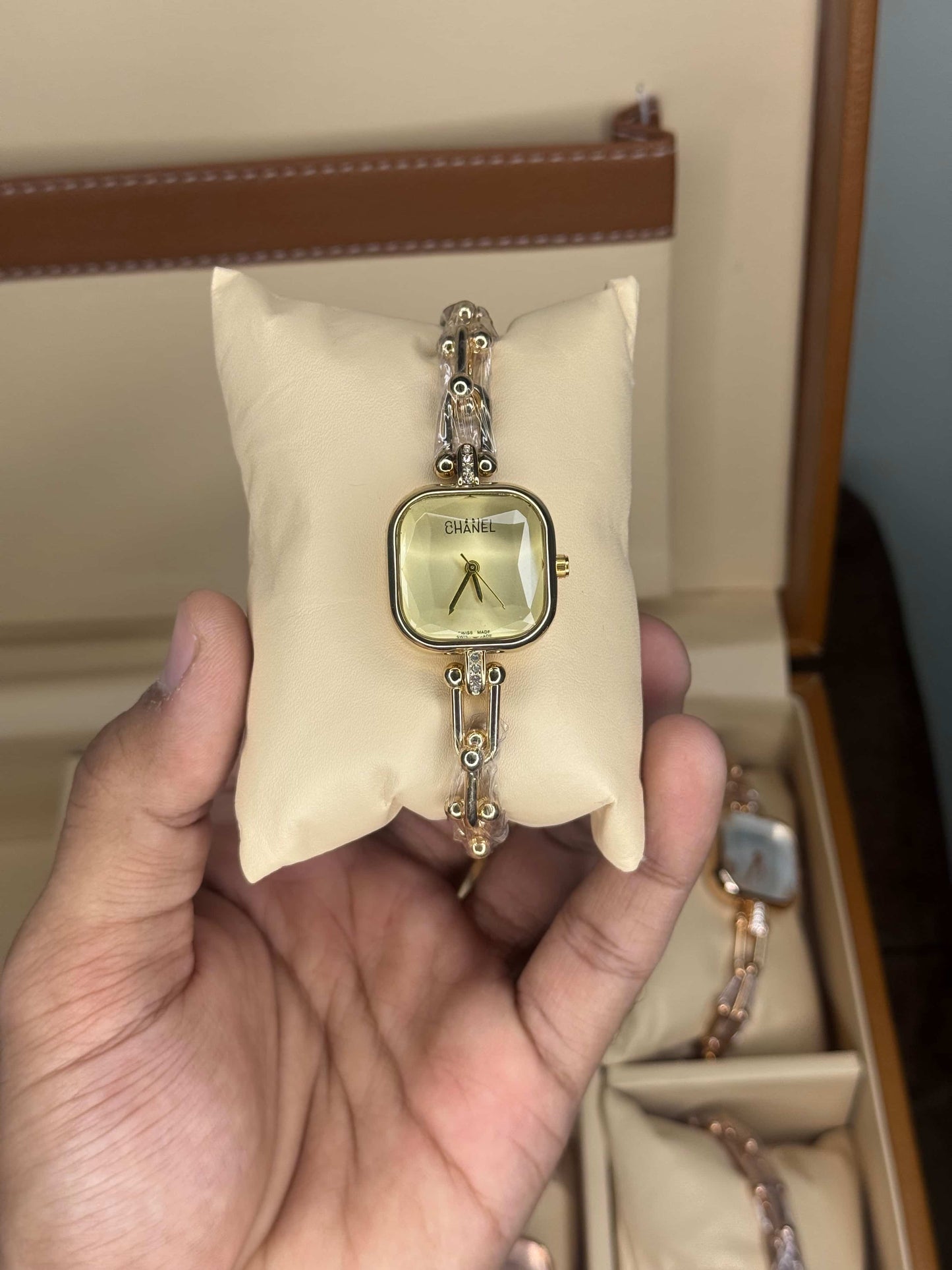 Chane l Paris Diamond Cut All Gold Ladies Premium Watch