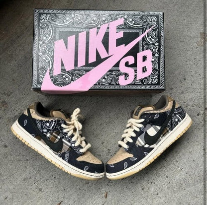 NIK_E SB DUNK LOW TRAVIS SCOTT BANDANA SEMI UA